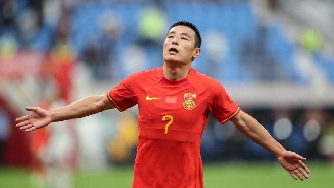 年青的美国导演米切尔｀哈文方才为他的下一部年夜作找到了素材——一个环绕着斑斓的维尔玛和她的政客情夫拉斐而睁开的真实的犯法故事。他们在讹诈打算败事以后，枪杀了州长代表，终究这对时运不济的情侣戏剧性地双双自杀。